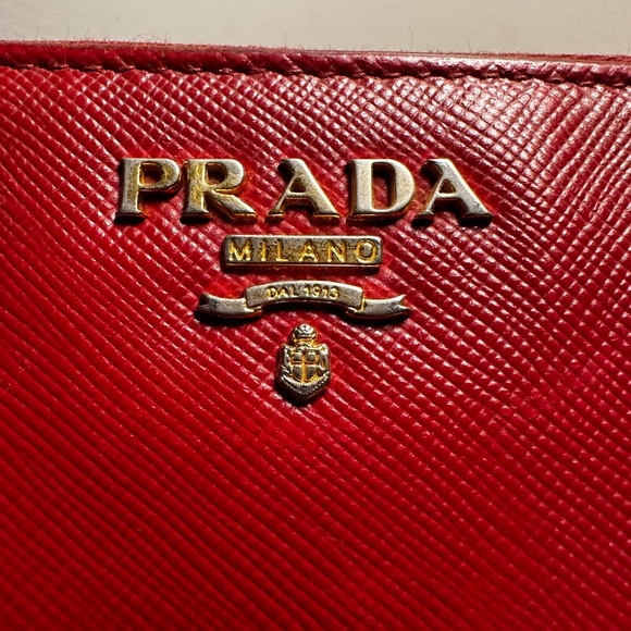 Prada Red Leather Zip Wallet W/COA. EUC. - Picture 2 of 12